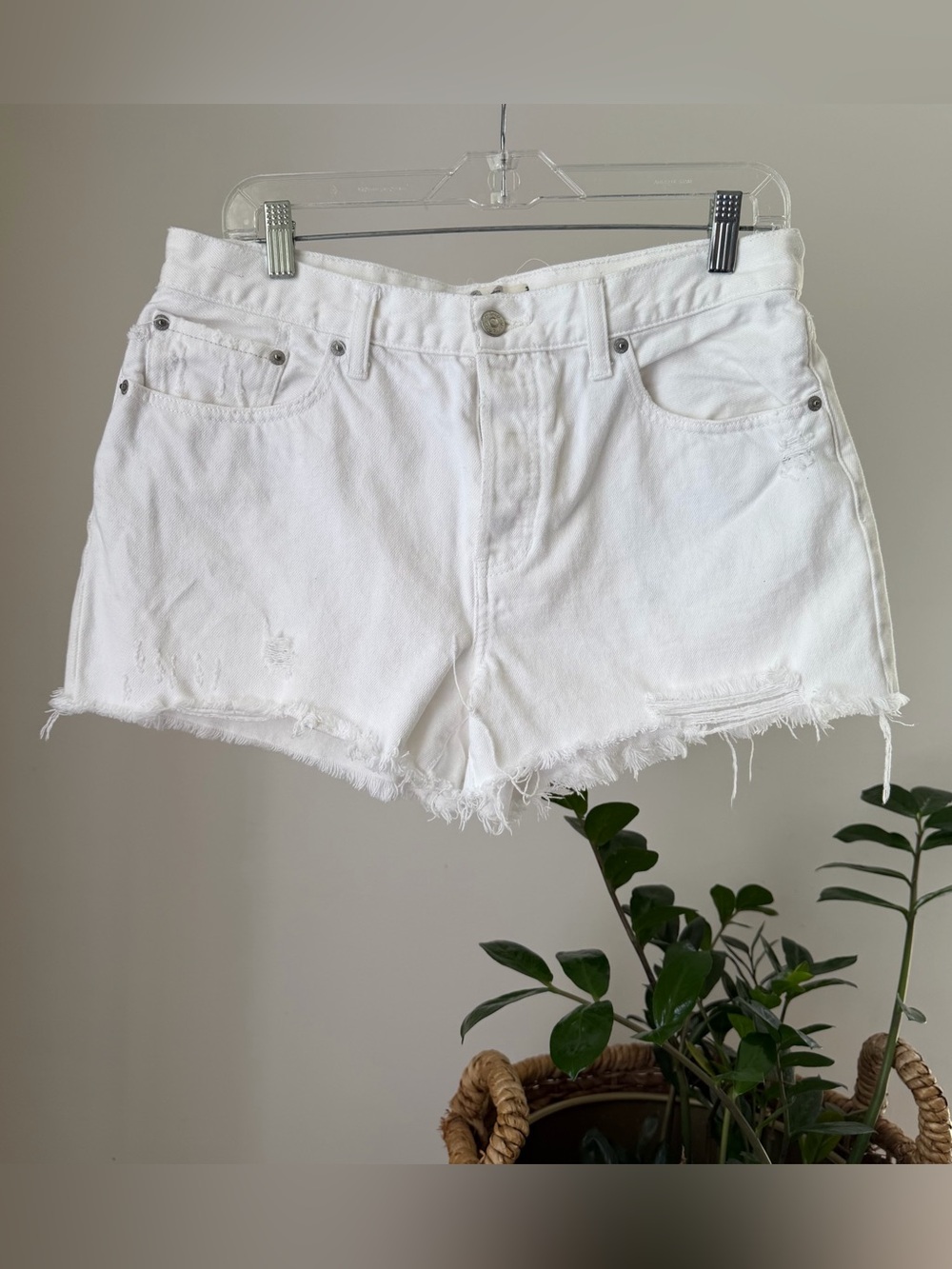 NEW Womens WE THE FREE People White Denim Cut-Off Jean Shorts Distressed Size 31 - Picture 2 of 4